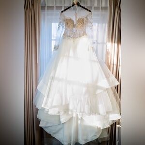 Casablanca Ellen Wedding Dress Size 14 and Matching Cathedral Veil